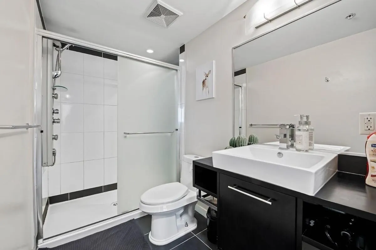 Spacious 3Br Condo In Downtown Vancouver Central Location Kanada