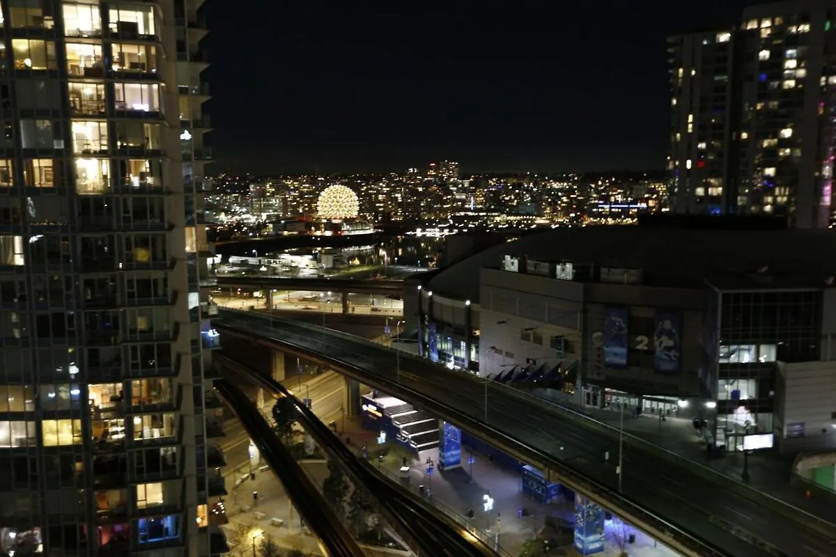 Spacious 3Br Condo In Downtown Vancouver Central Location