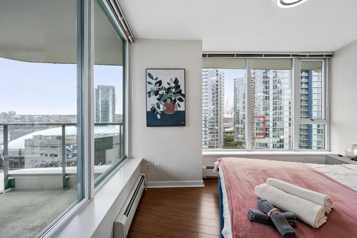 Spacious 3Br Condo In Downtown Vancouver Central Location Kanada