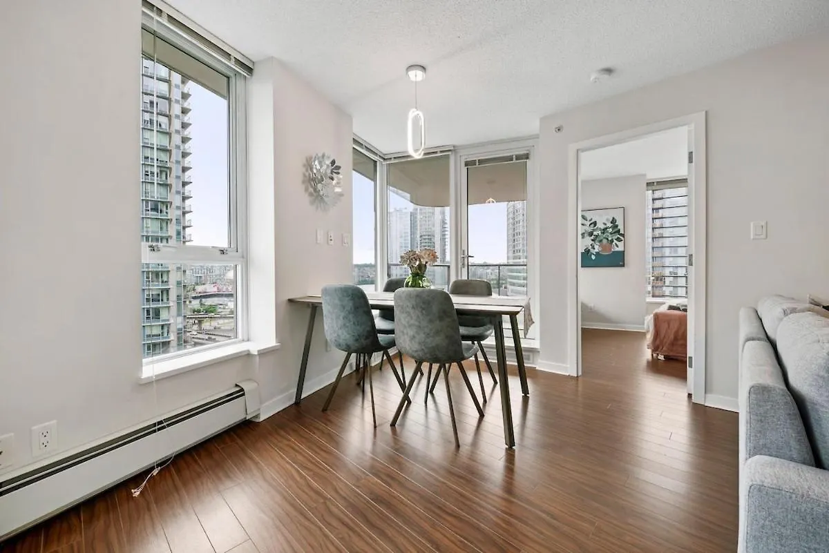 Spacious 3Br Condo In Downtown Vancouver Central Location 0*,