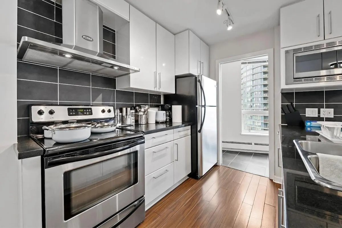 Spacious 3Br Condo In Downtown Vancouver Central Location Διαμέρισμα